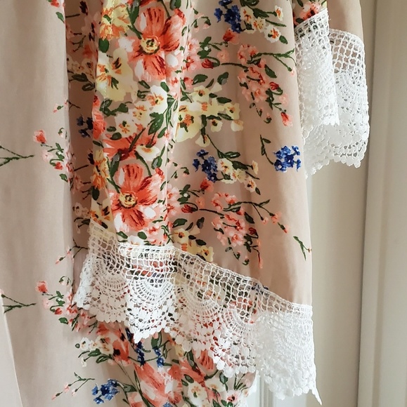NWOT Taupe Boho Lightweight Floral Kimono - Picture 6 of 7